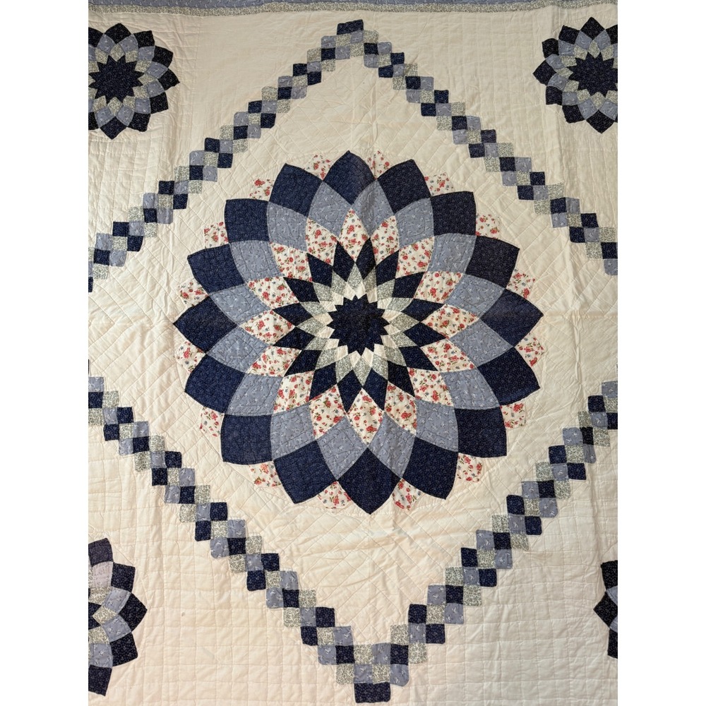 Vintage Handmade Giant Dahlia Quilt Floral Star Patchwork Full/Queen 77x79